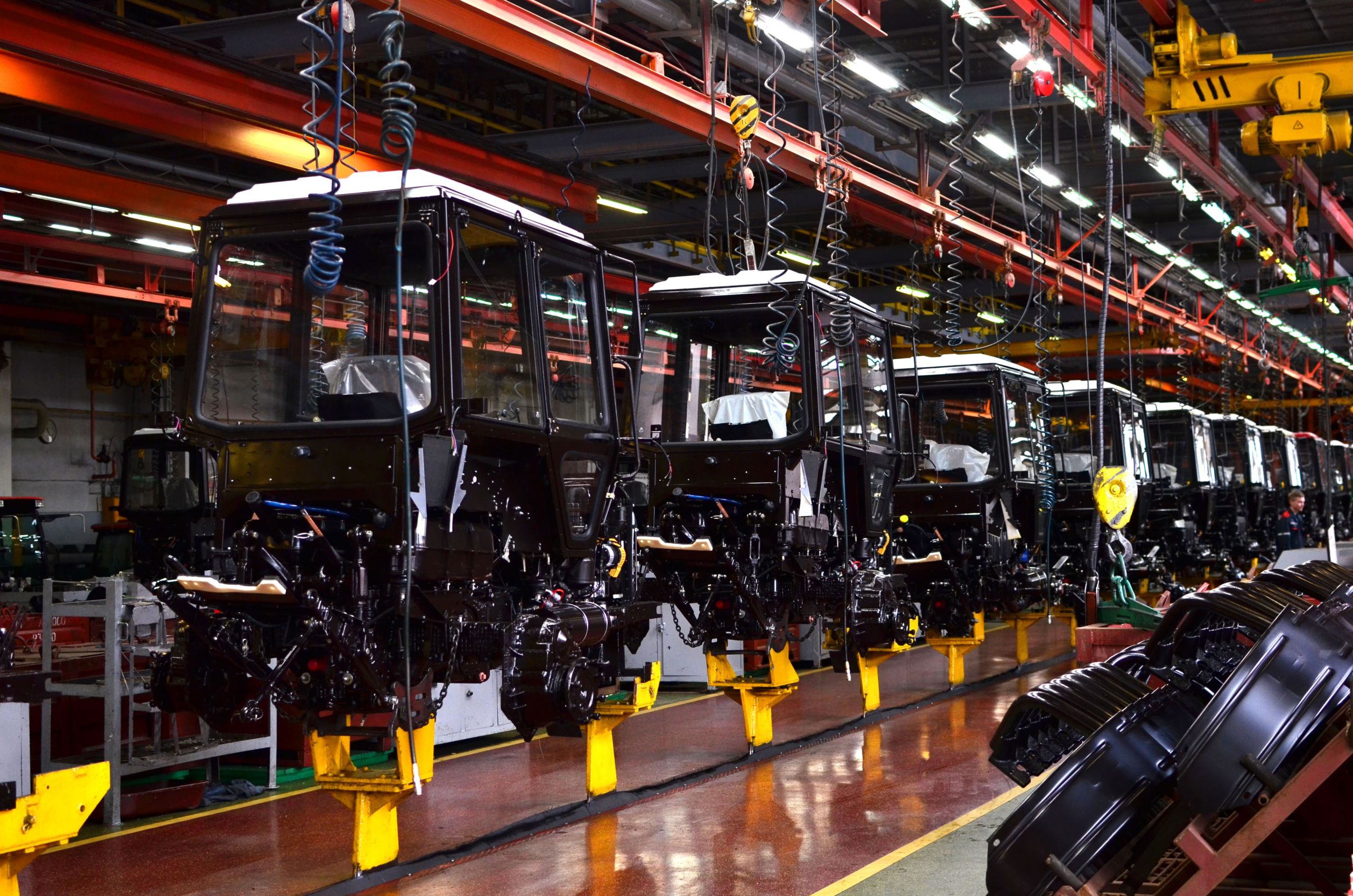 tractor-manufacture-work-SW7G7XL